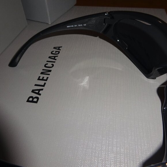 BALENCIAGA Sunglasses - Picture 6 of 11